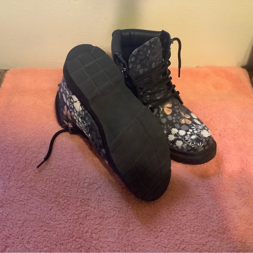 Floral Patterned Boots - Picture 2 of 3